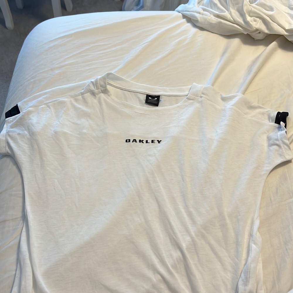 Size small, white and black, Oakley, t-shirt